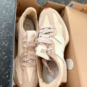 New Balance 327 Sneakers